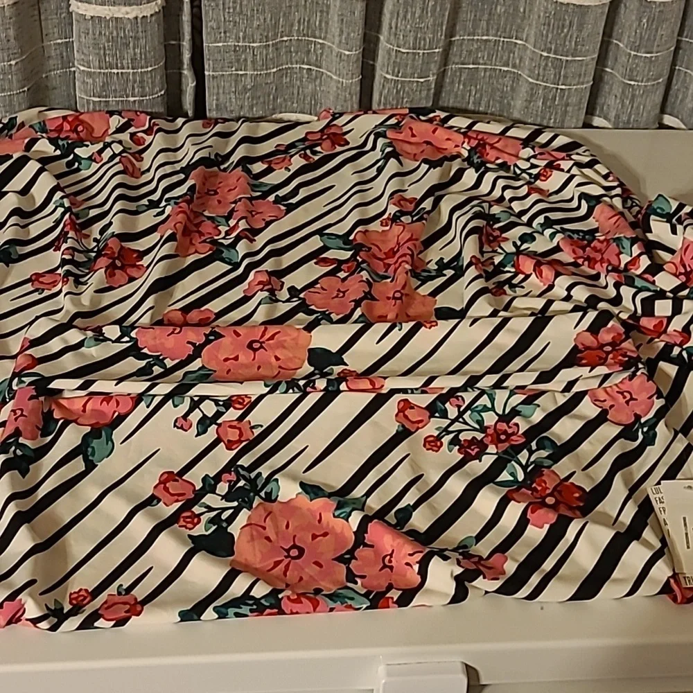 LuLaRoe size 2x  zebra print with pink flowers Maxi skirt - Picture 3 of 7